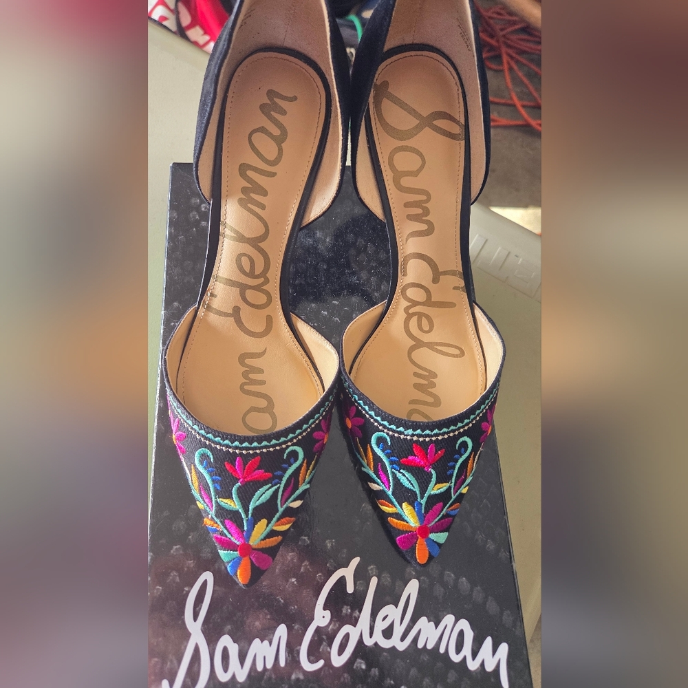 Sam Edelman Telsa Suede Pumps 8M Beautiful embroidery. New condition, 3in heel